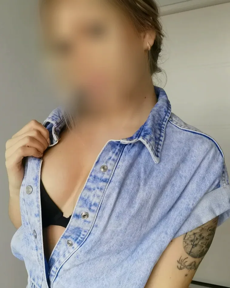 Caroline, 28