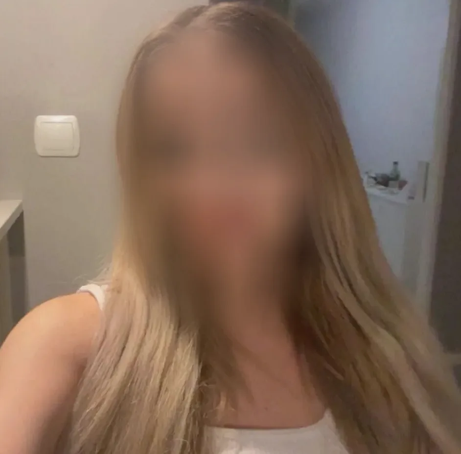 Louise, 24