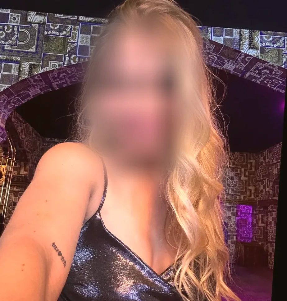 Sara, 24